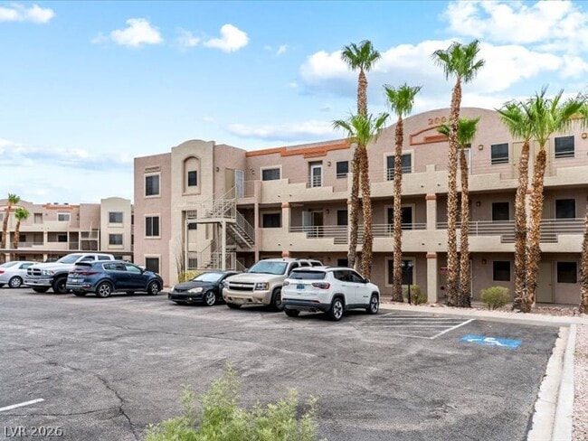Photo - 2008 Mesquite Ln Unit 202