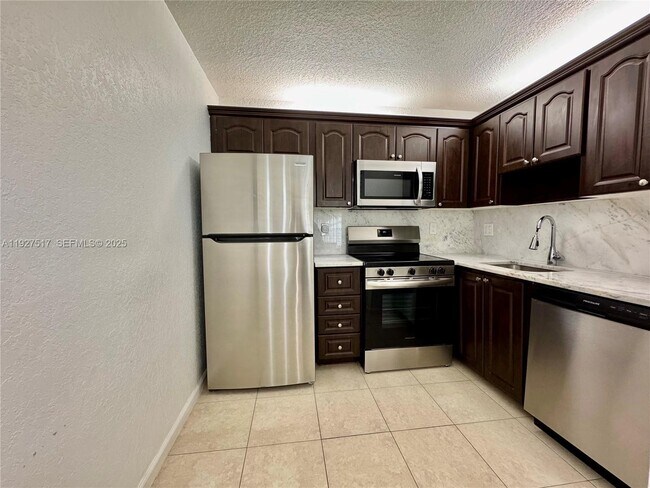 Building Photo - 11044 Royal Palm Blvd Unit 7-5