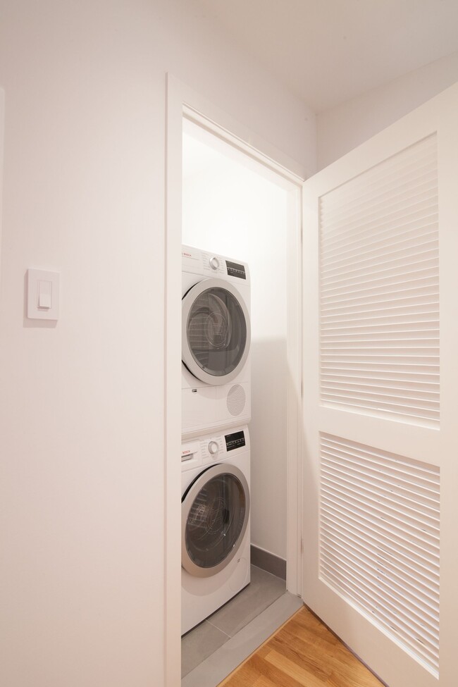 Photo - 5552 Snowdon Street Unit 12