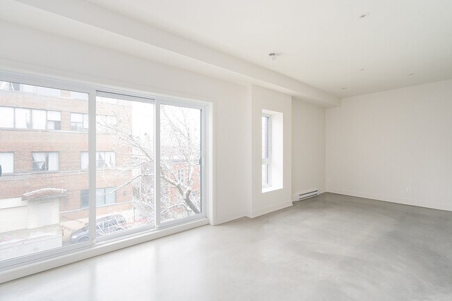 Building Photo - 7172 Rue Alexandra Unit 8