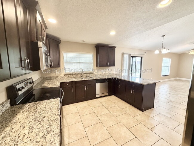 Photo - 2925 Amroth Pl