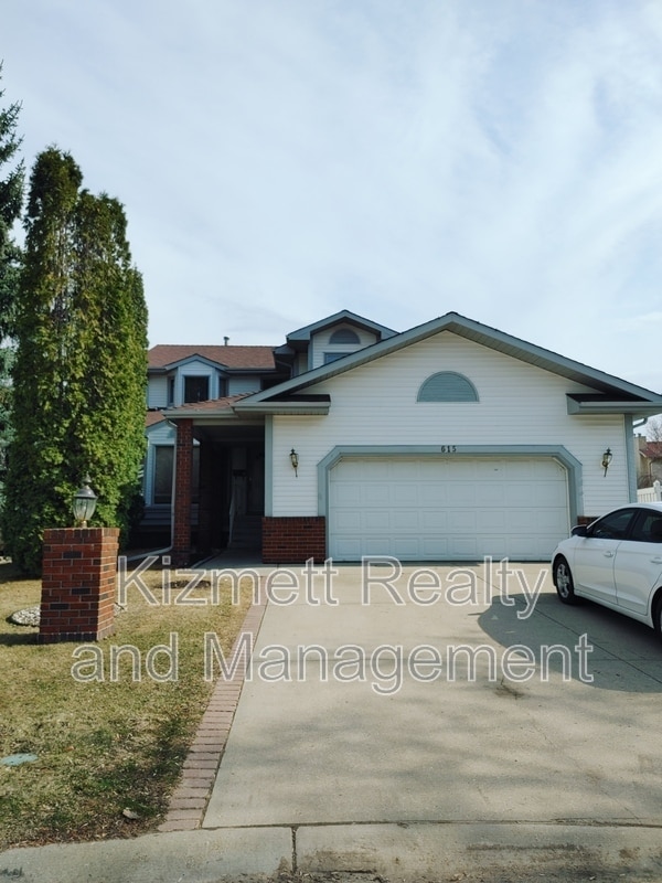 Photo - 615 Forest Ln NW