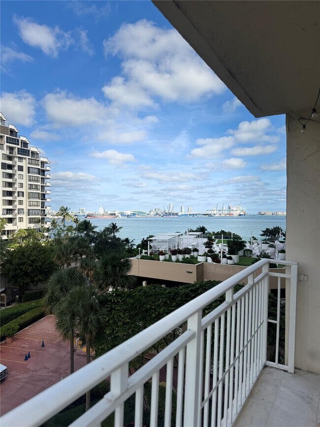 Building Photo - 770 Claughton Island Dr Unit 601