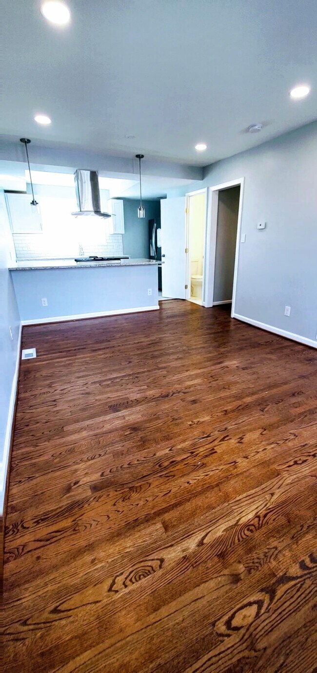 Living room (view 2) - 4223 Gault Pl NE