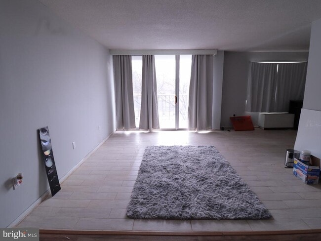 Building Photo - 2059 Huntington Ave Unit 702