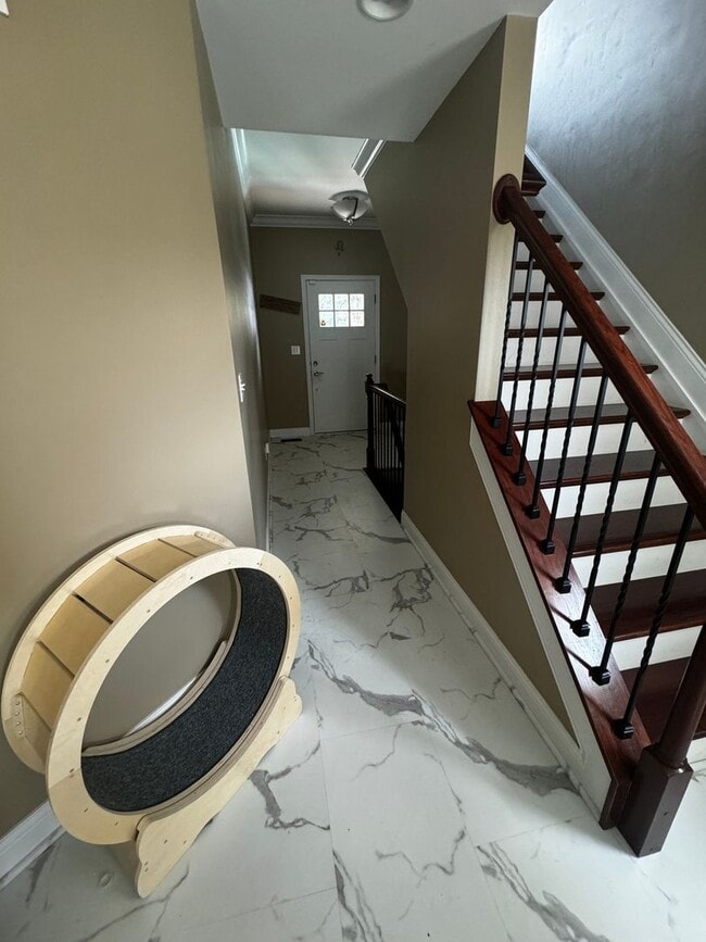 Photo - 3911 Lonsdale St