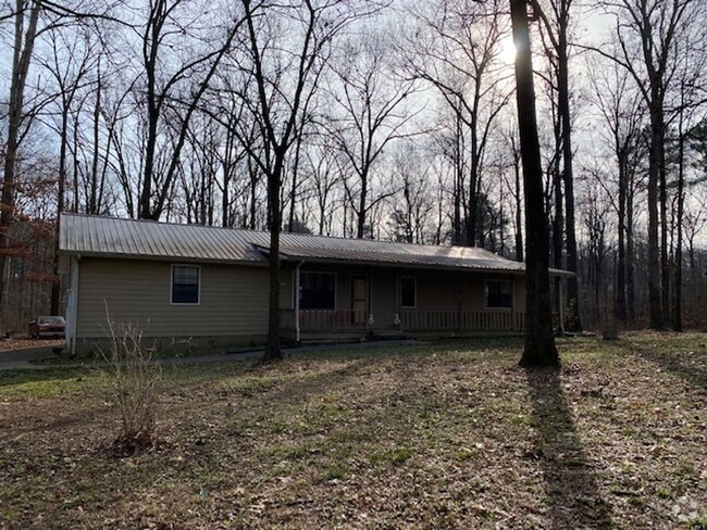 Building Photo - 3Bedroom 2 Bath House w/ attached Garage