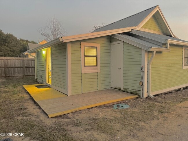 Building Photo - 182 Garfield St