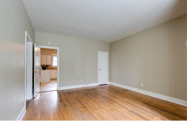 Photo - 2506 Kenmore Rd Apartment Unit W