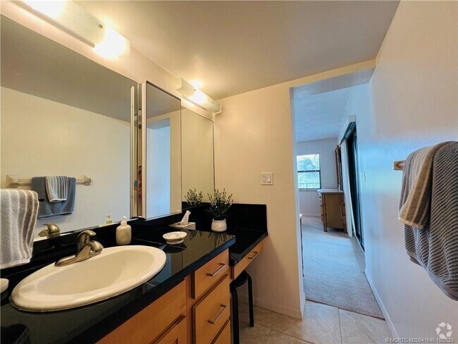 Building Photo - 10044 S Ocean Dr Unit 308 Rental