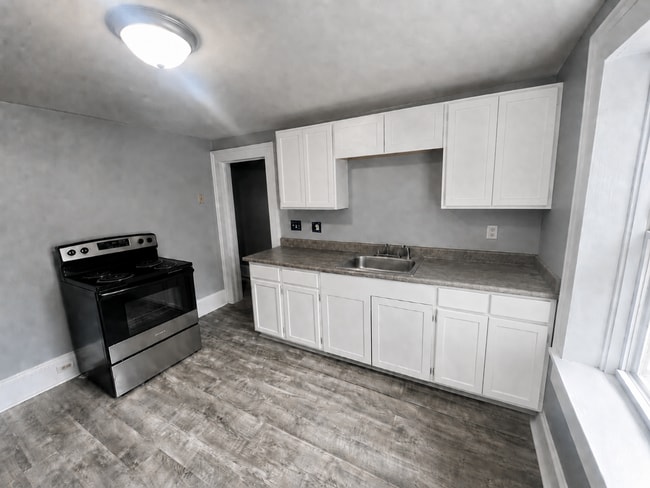 Building Photo - 9 Genesee St Unit Apt B