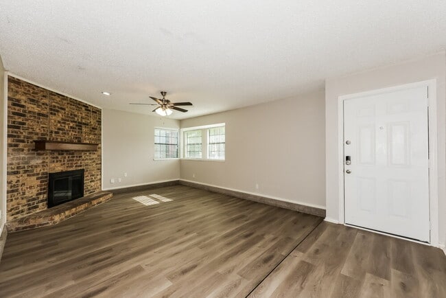 Photo - 4008 Shackelford Dr