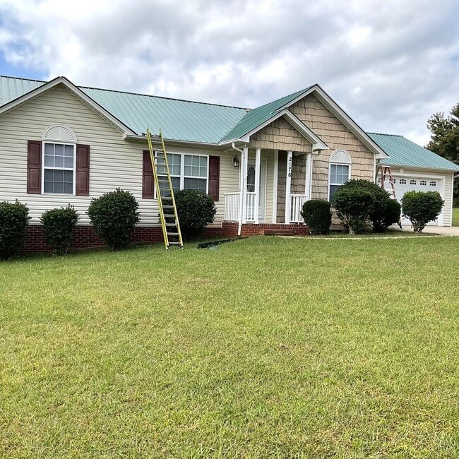 Building Photo - 3 Bedrooms, 2 Baths Home For Rent in Newto...