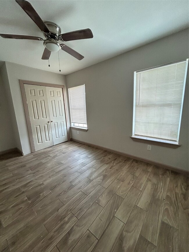 Building Photo - 502 Ave F Unit A Rental