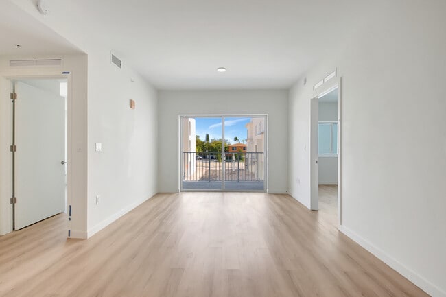 Photo - 321 Princeton Dr Unidad B1