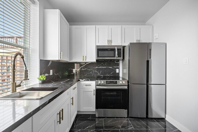 Building Photo - 801 Broadway Avenue J Unit G