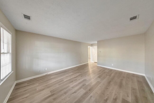 Photo - 245 Kimberly Way SW