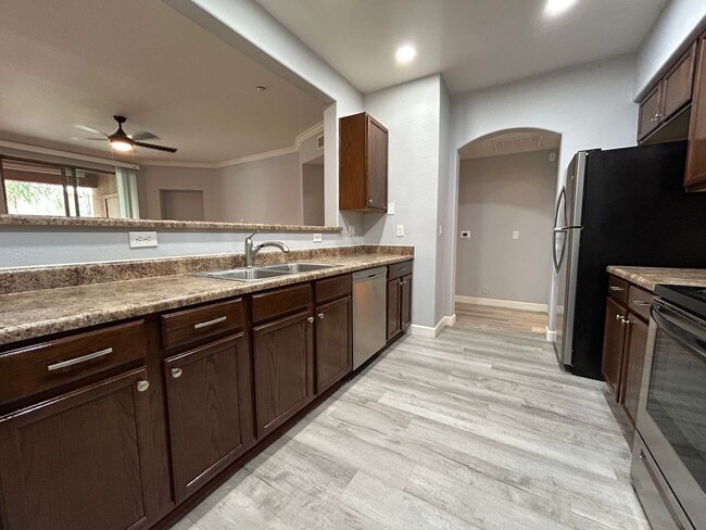 Photo - 955 E Knox Rd