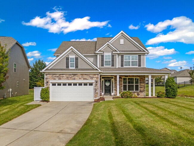 Building Photo - "Spacious 5-Bedroom Gem in Gastonia with 3... Rental