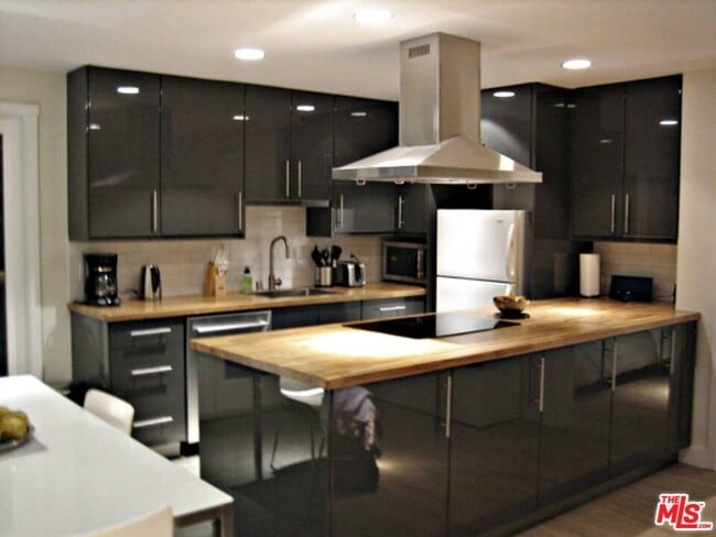 Building Photo - 4125 Huron Ave Rental