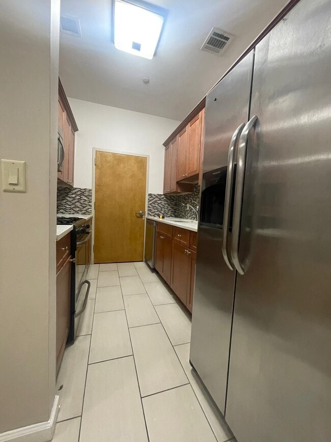 50 Oak St 102