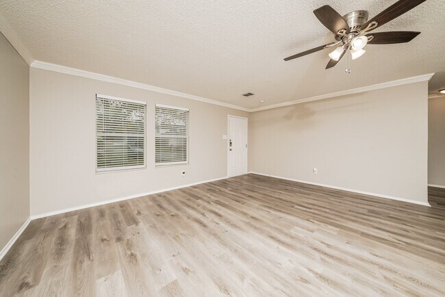 Photo - 2724 Woodlake Pkwy