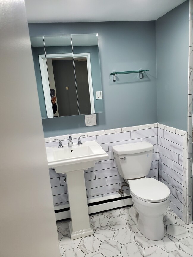 MASTER BATH - 1301 N Harrison St Unit 301