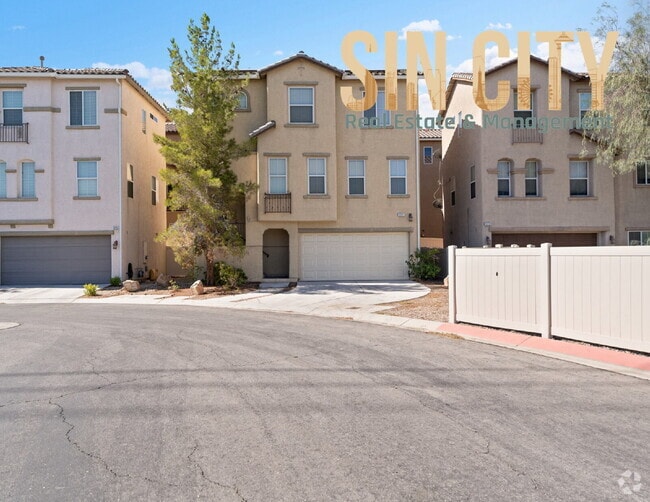 Building Photo - "Charming 3-Bed Oasis on Gingerbread Man A... Rental