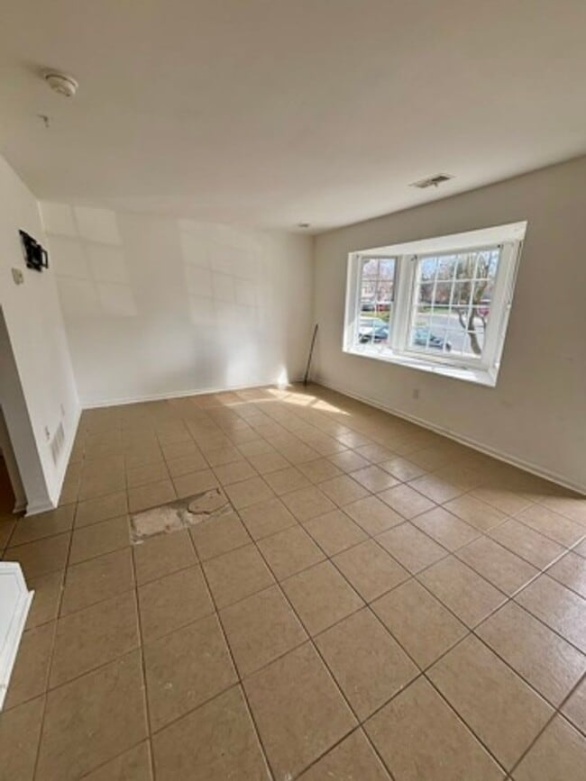 Photo - 68 Village Dr