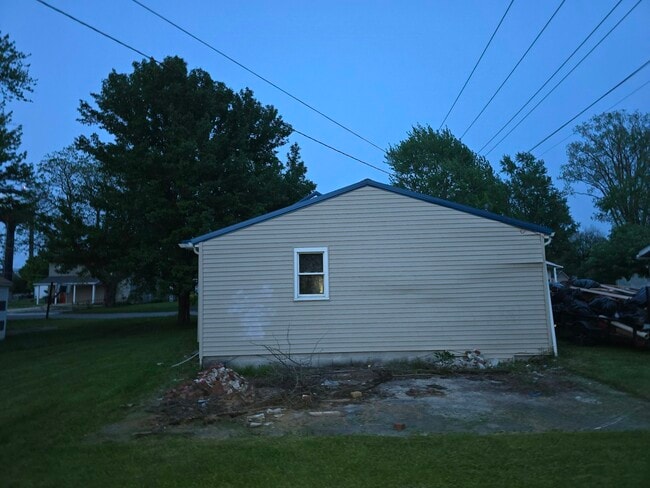 Photo - 728 Schirmeyer St