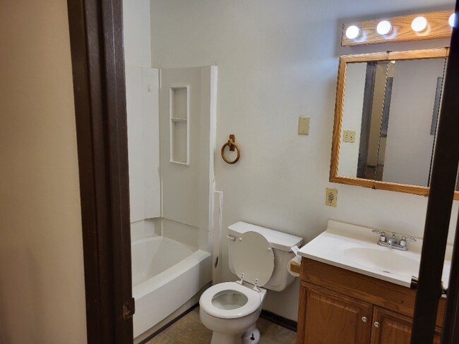 Photo - 1102 W McPherson St Unit 3