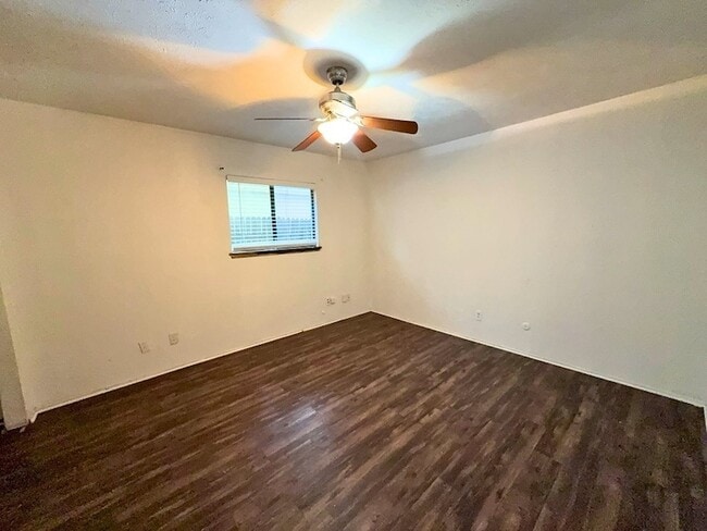 1233 Steinburg Ln