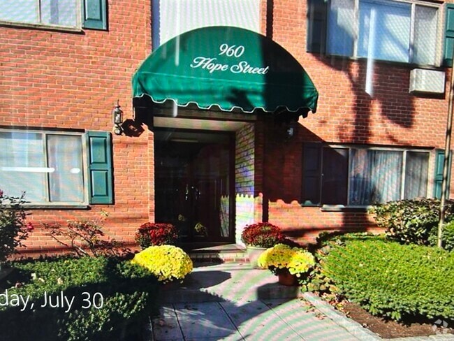 Building Photo - 960 Hope St Unit 960 Hope St. 3 C Rental