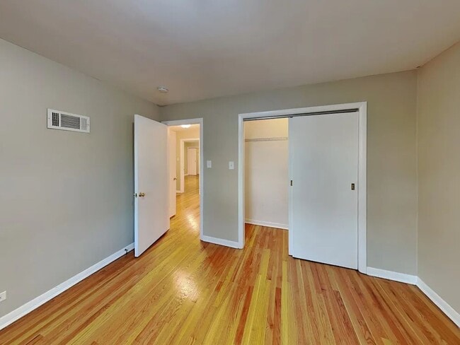 Photo - 10125 Kent St