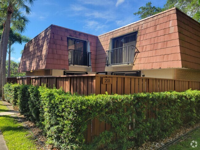 Building Photo - 201 Live Oak Ln Rental