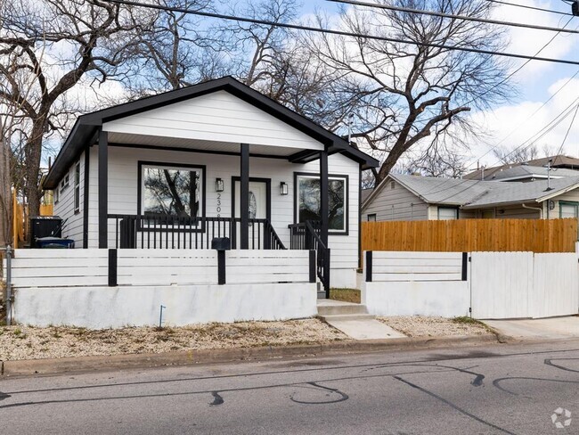 Building Photo - 2308 Santa Maria St Rental