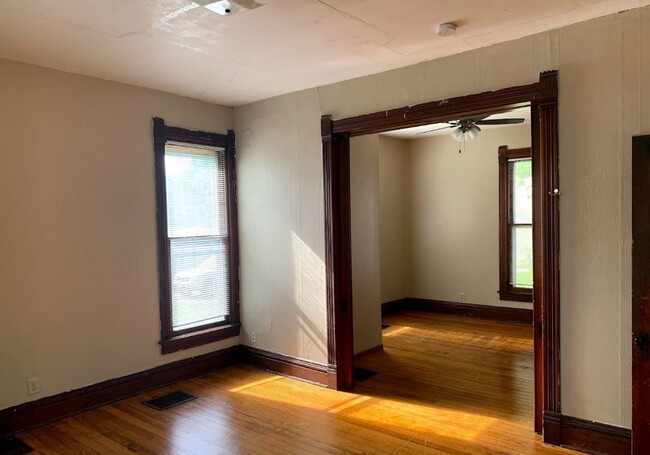 Photo - 830 Bowery St