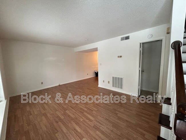 Photo - 405 Herndon Dr