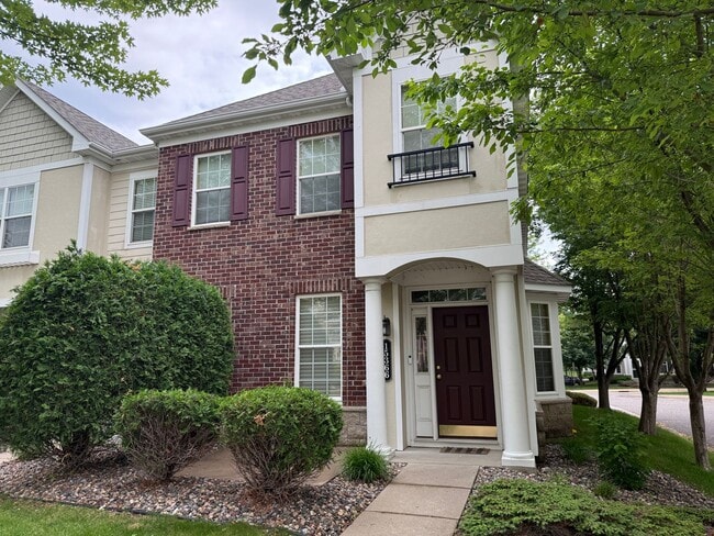 Modern & Cozy 3 Bedroom Townhome In Apple ... - Modern & Cozy 3 Bedroom Townhome In Apple ...
