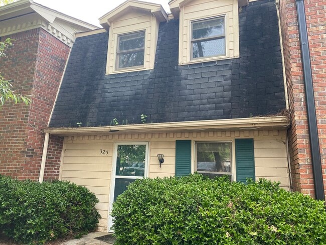 Building Photo - 2 Bedroom- 1 1/2 bathroom- Townhouse Apartment in West Rome
