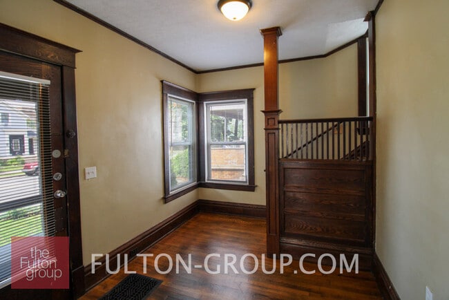 Photo - 140 Diamond Ave SE