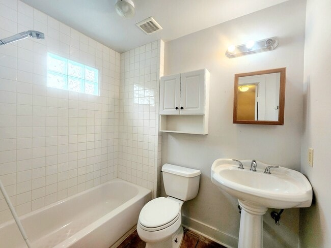 Photo - 725 E 10 1/2 St