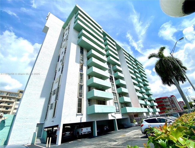 Building Photo - 1825 W 44th Pl Unit 1002 Rental