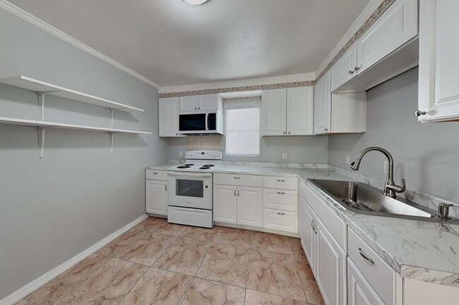 Photo - 1906 W 16th St