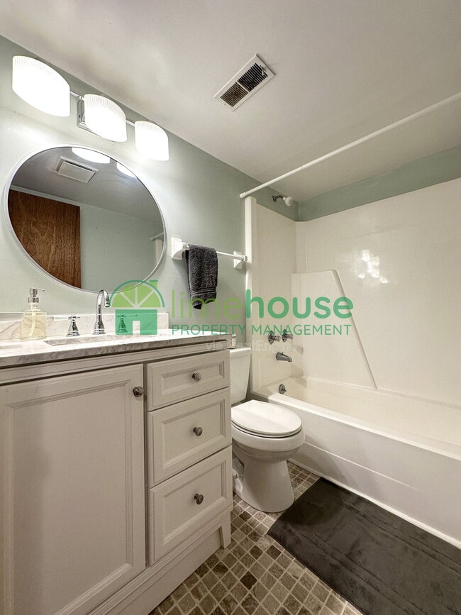 Photo - 3200 Lynnhaven Dr Unit 201