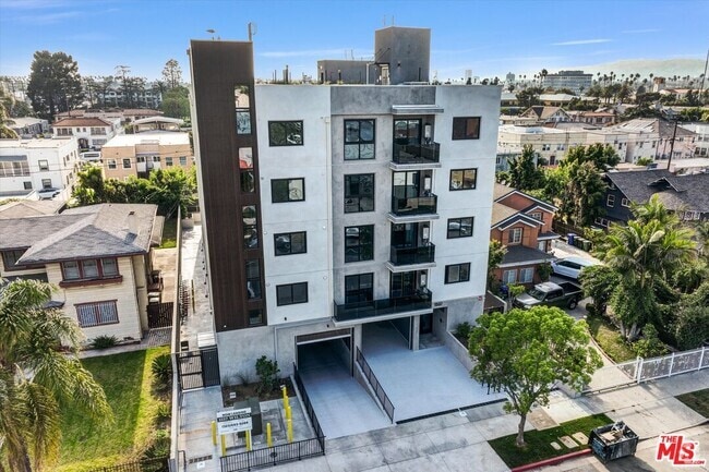 Building Photo - 1537 S Wilton Pl Unit 301 Rental