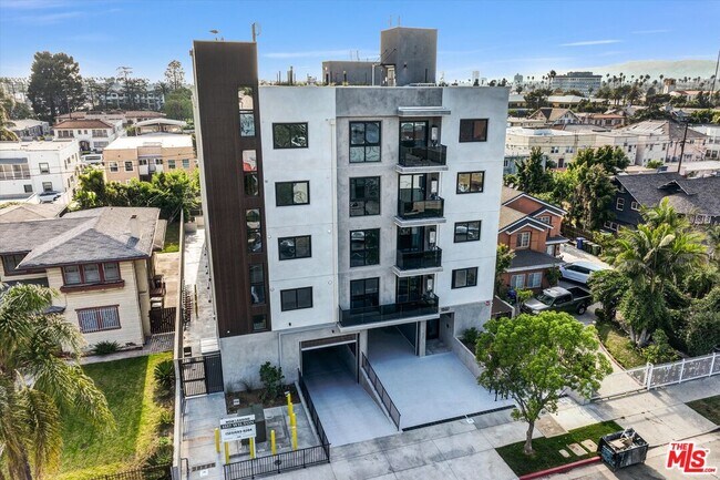 Building Photo - 1537 S Wilton Pl Unit 301 Rental