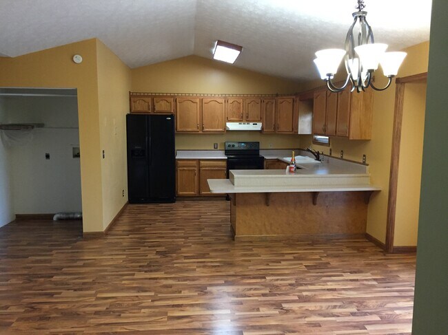 Kitchen - 582 W Hoewisher Rd
