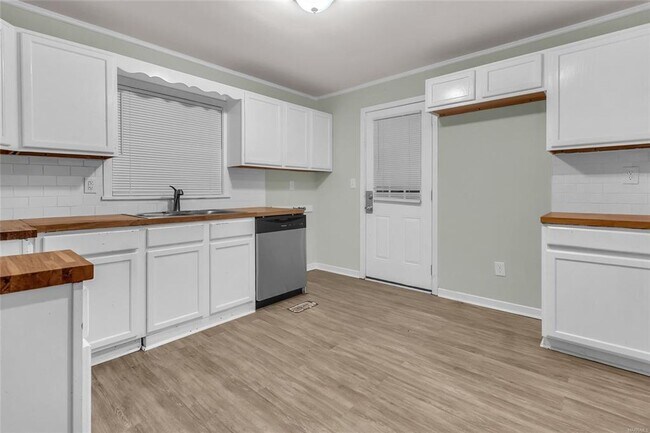 Photo - ** 3 Bed 2 Bath home in Forest Hills ** Call 334-366-9198 to schedule a self-showing