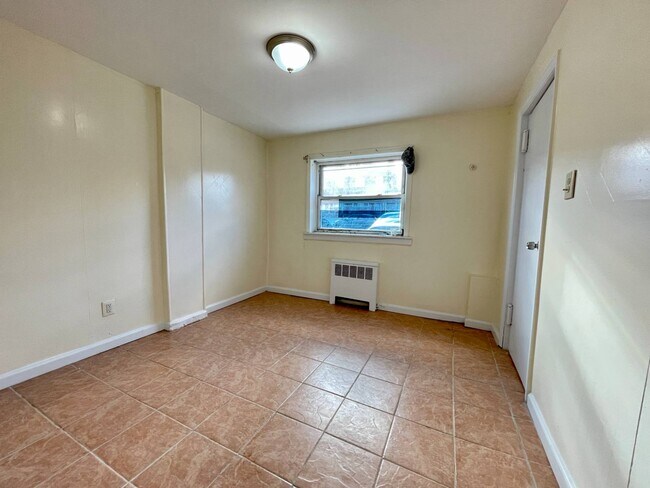 Photo - 1344 Balcom Ave Townhome